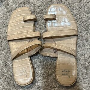 A New Day Marilyn Print Toe Loop Slide Sandals White 7.5